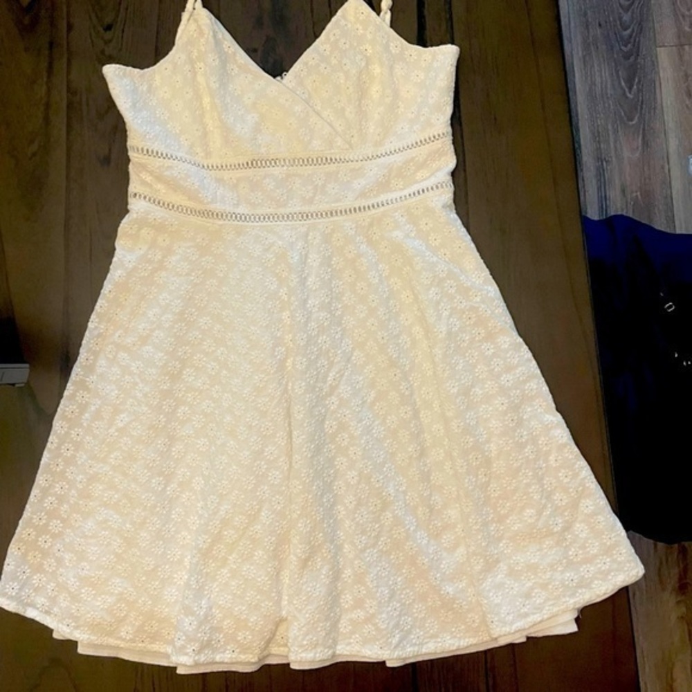 The perfect little white dress from Francesca’s size M
